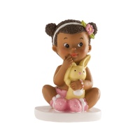 Figurine pour gâteau de baptême avec bébé brune et petit lapin - 10 cm