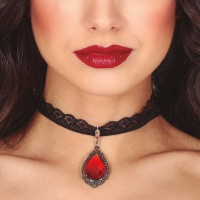 Collier brodé avec rubis rouge