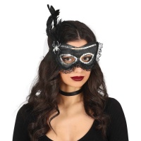 Masque noir avec araignée et plume